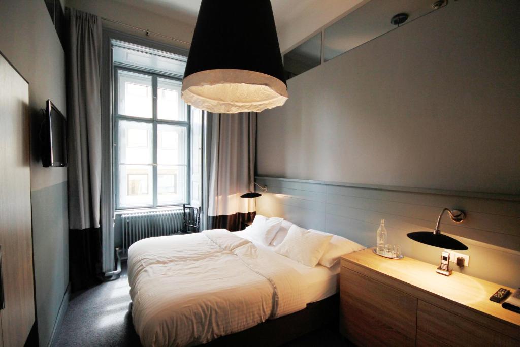 Двухместный (Небольшой двухместный номер с 1 кроватью), Saint SHERMIN bed breakfast & champagne