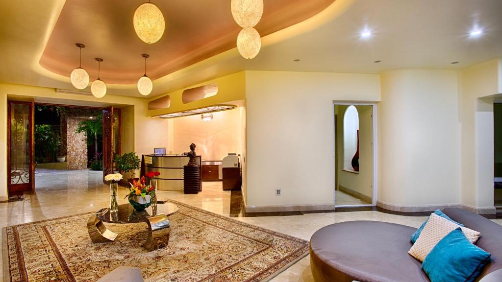 Beach Frontage Villa For Rent photo 4
