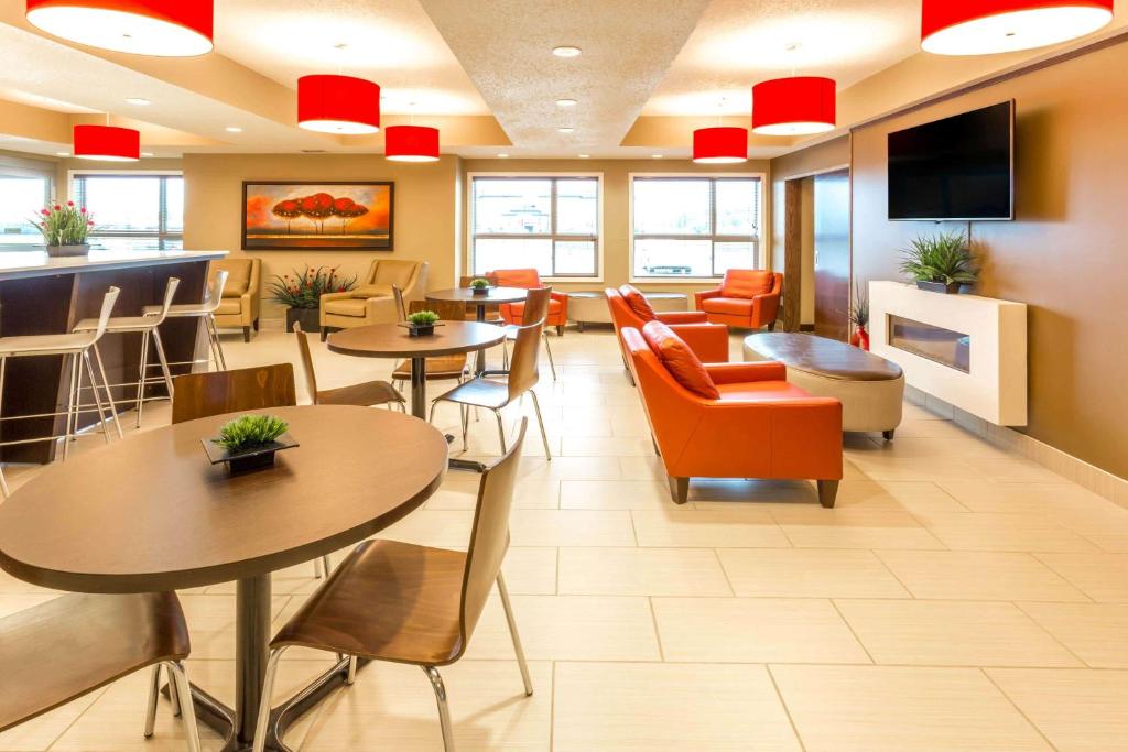 Microtel Inn & Suites by Wyndham Whitecourt photo 3