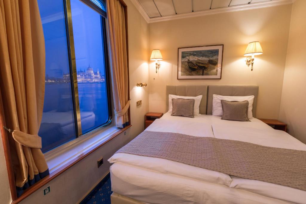 Двухместный (Номер Делюкс в ботеле с видом на реку), OnRiver Hotels - MS Cézanne