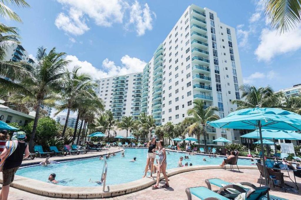 The Tides on Miami Hollywood image