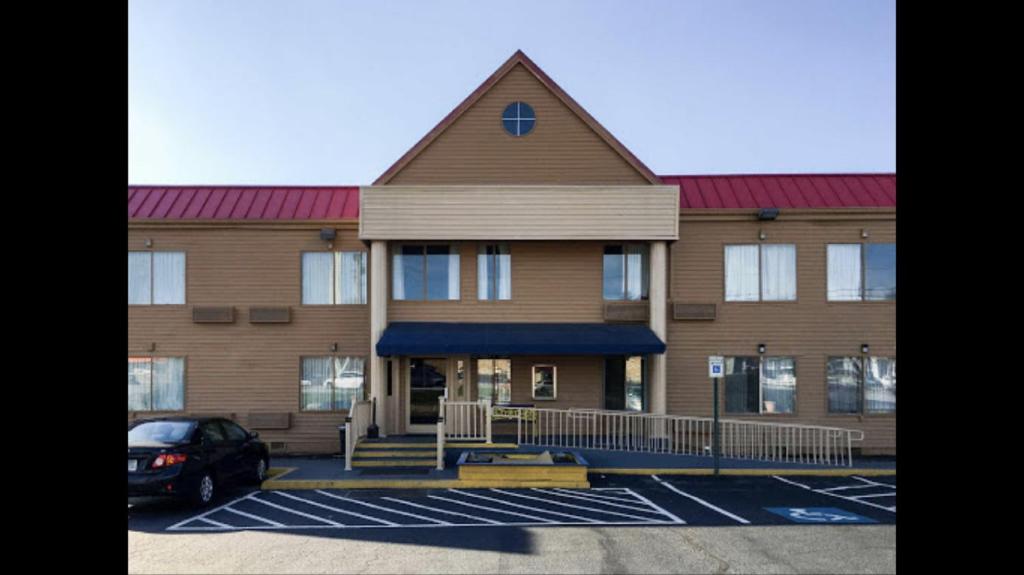 Days Inn by Wyndham Thomson image