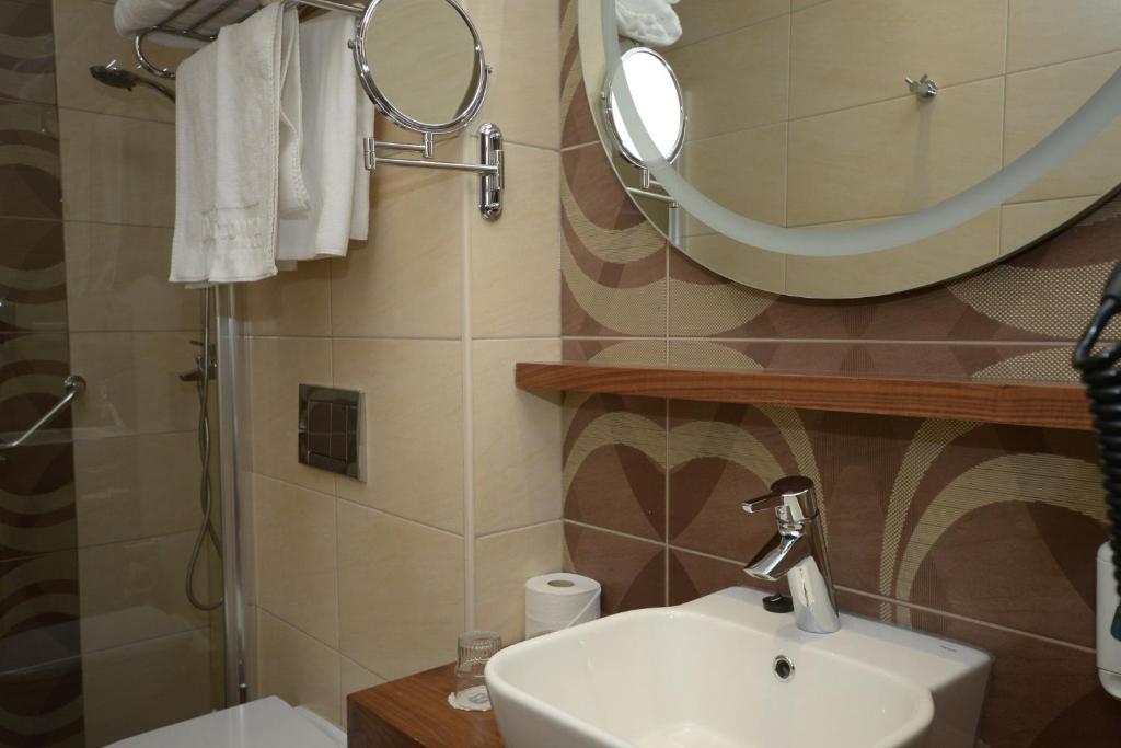 Двухместный (Стандартный двухместный номер с 1 кроватью), Grand Hotel Downtown