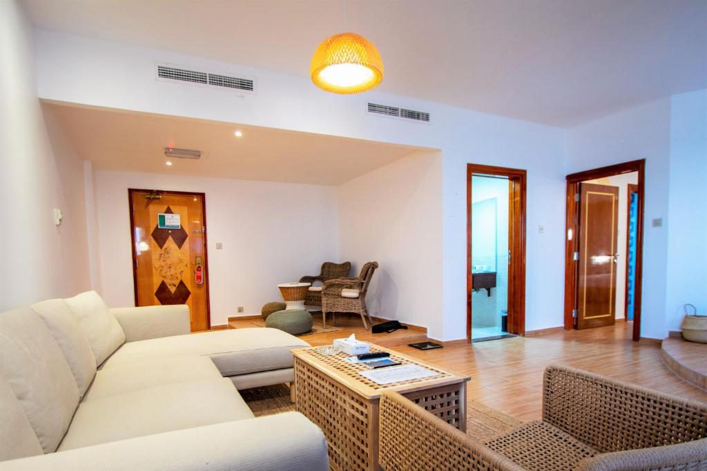 Сьюит (Представительский люкс), Отель Bin Majid Beach Hotel