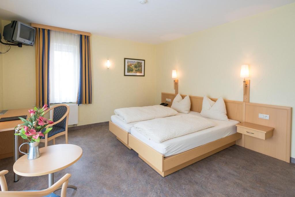 Hotel Burg Hof photo 2