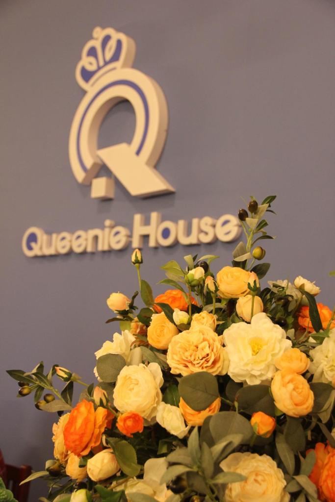 Queenie House