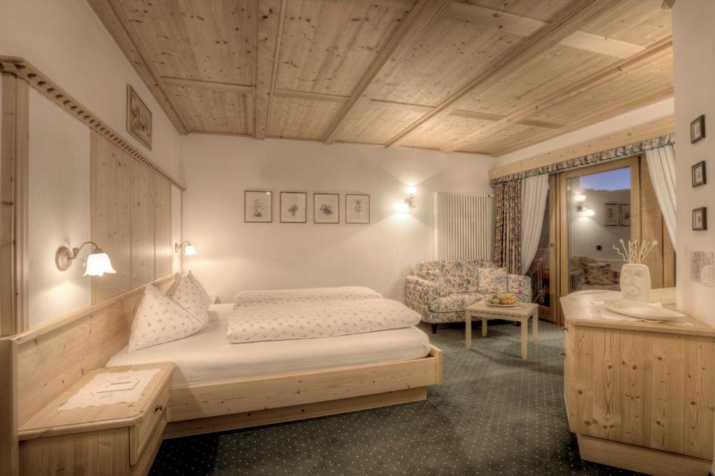 Hotel Ciasa Ai Pini photo 4
