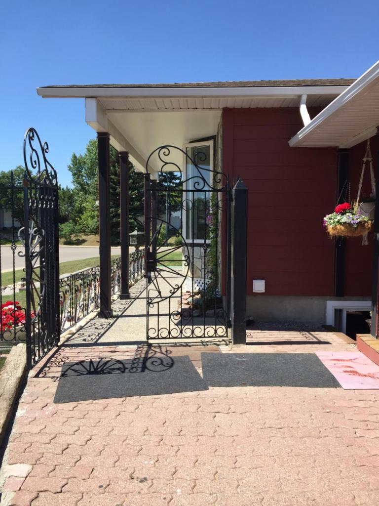 The Calgary Hub hostel style Home photo 3