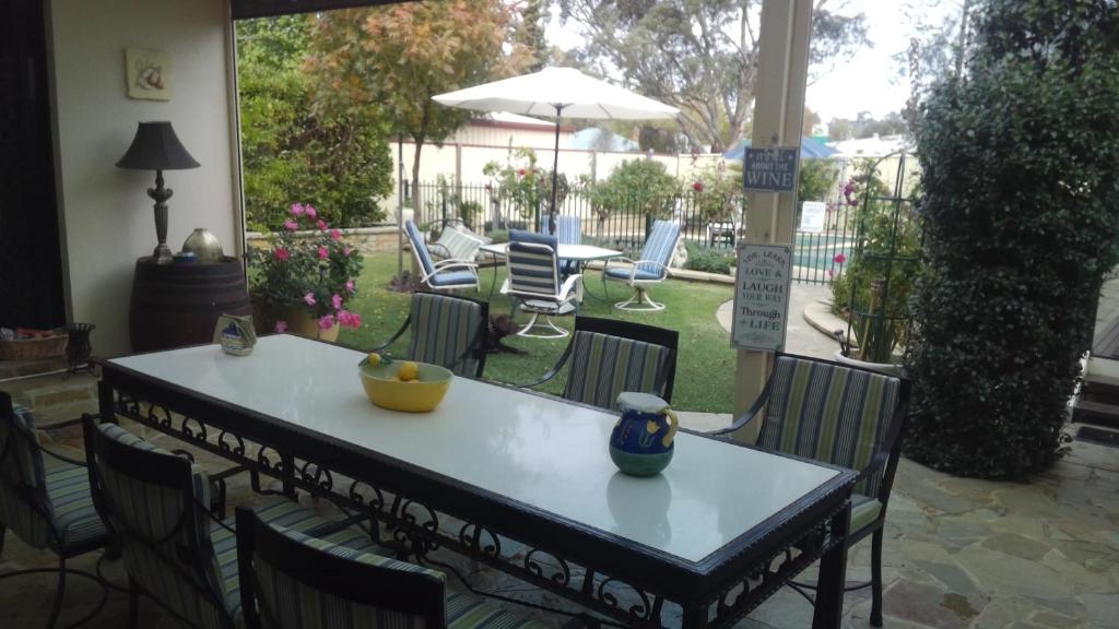 Courtsidecottage Bed and Breakfast photo 3