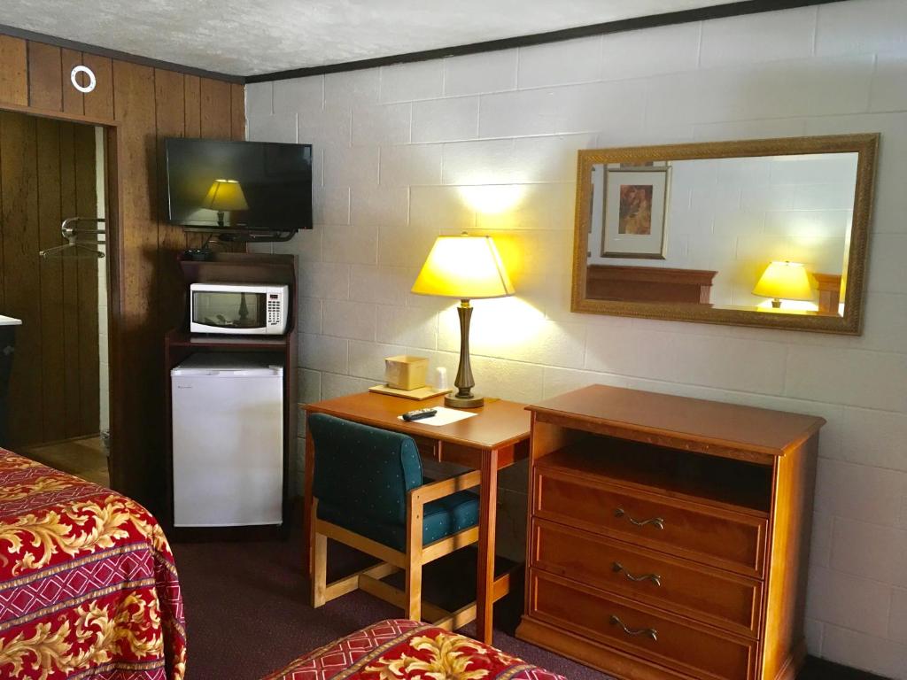 Granada Inn Motel - Kalkaska photo 2
