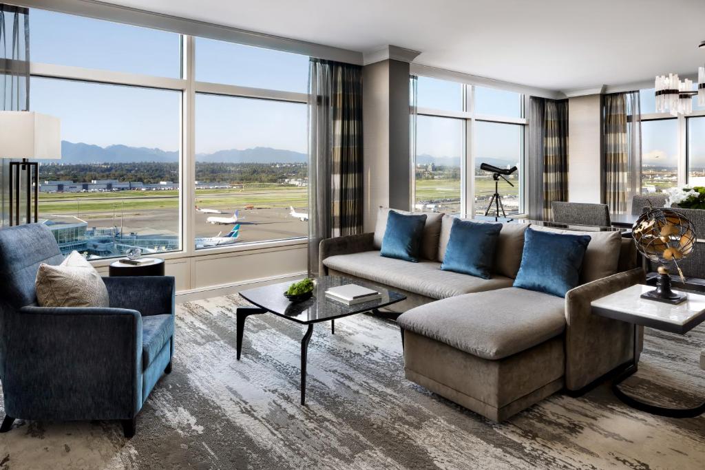 Fairmont Gold at Fairmont Vancouver Airport photo 2