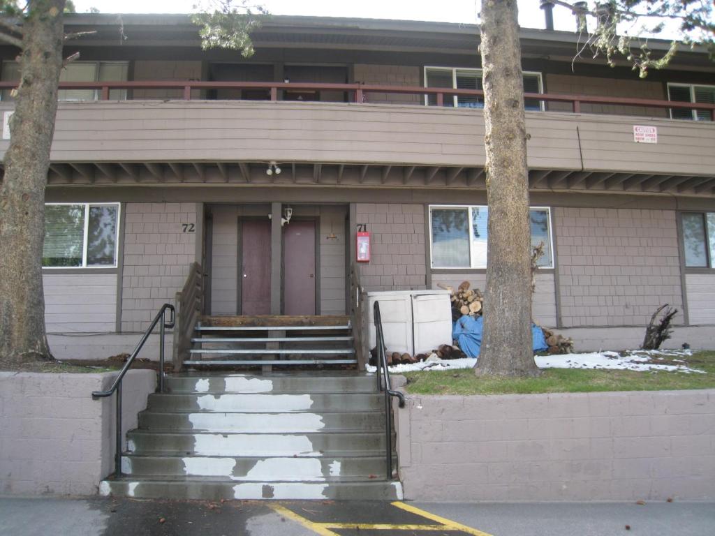 Sierra Manor image