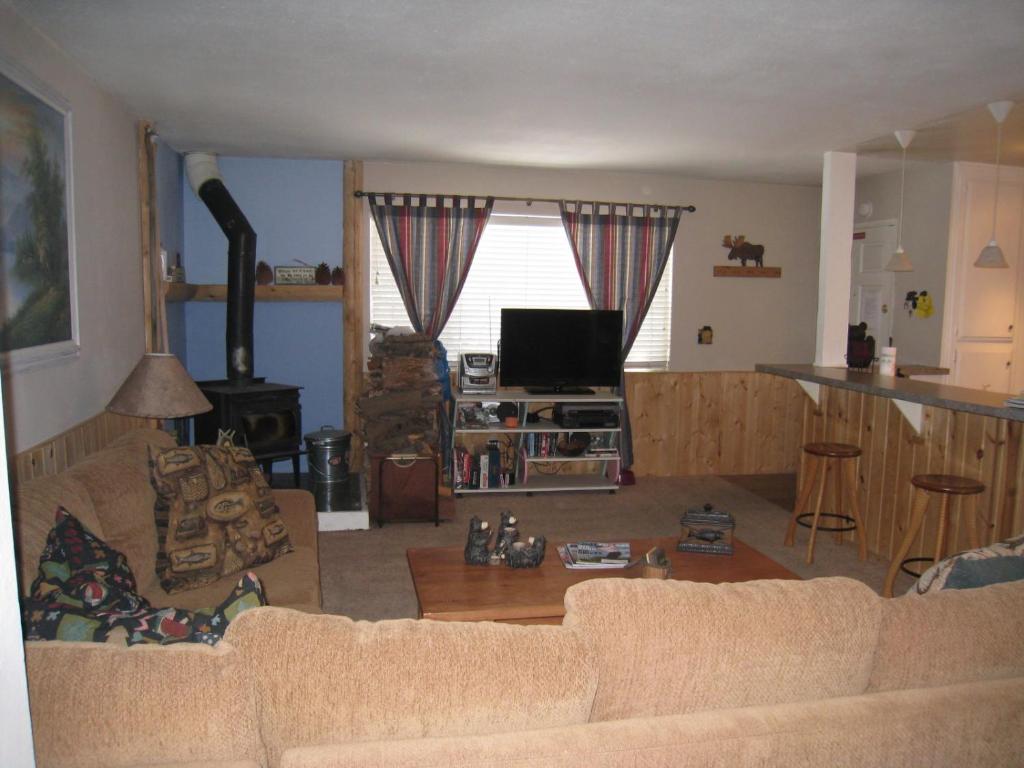 Sierra Manor photo 3