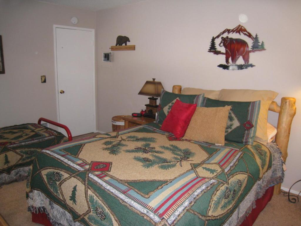 Sierra Manor photo 1