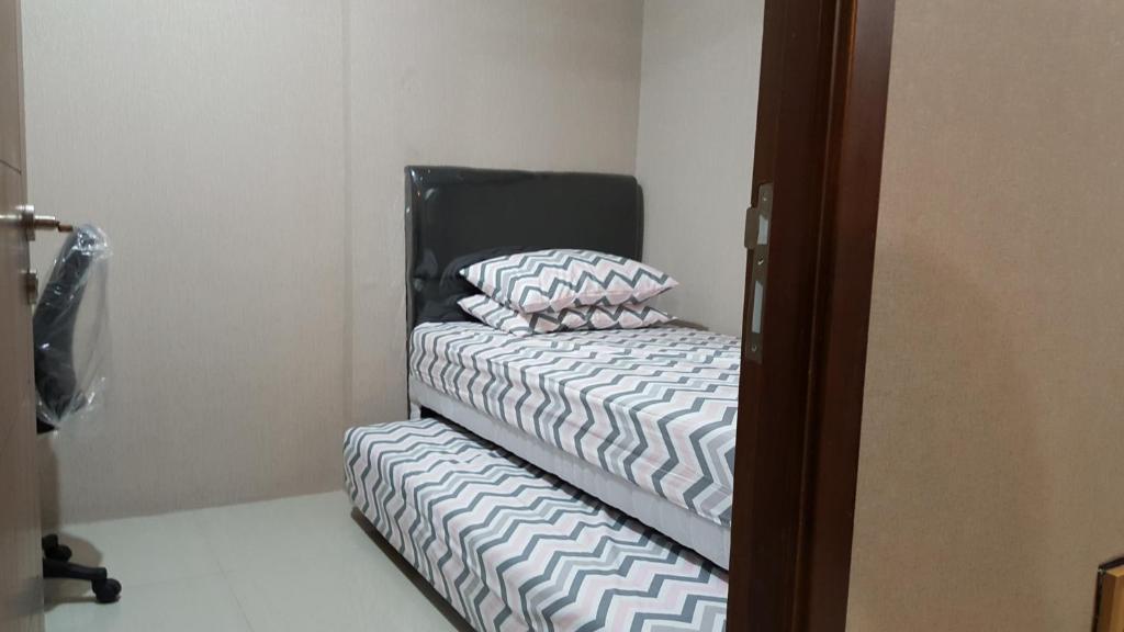 Gateway Pasteur 2 BR tower depan Jade 11 C - Tap to explore photos