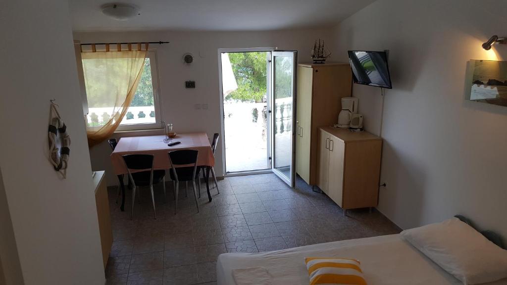 Apartment Viktor photo 4
