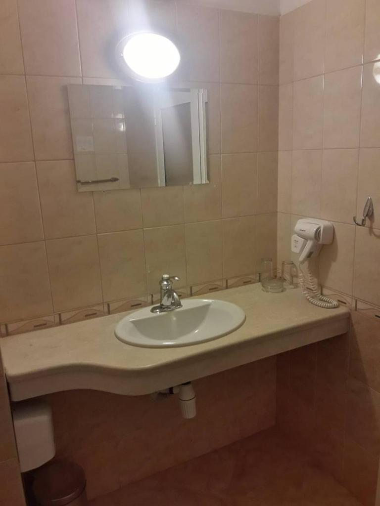 Hotel Black Sea - Breakfast, Pool & Free Parking photo 3