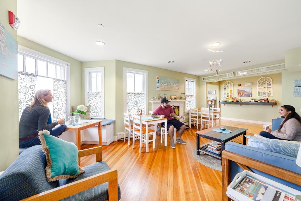 HI - Hyannis Hostel photo 2