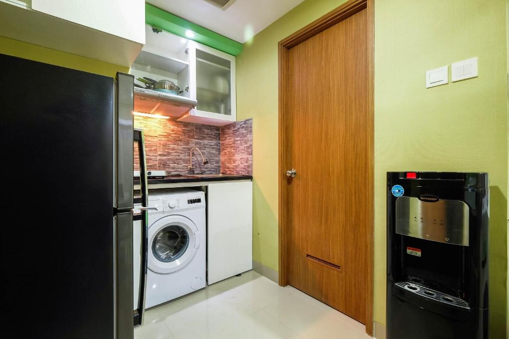 Strategic Studio The Oasis Cikarang near Omni Hospital By Travelio photo 3