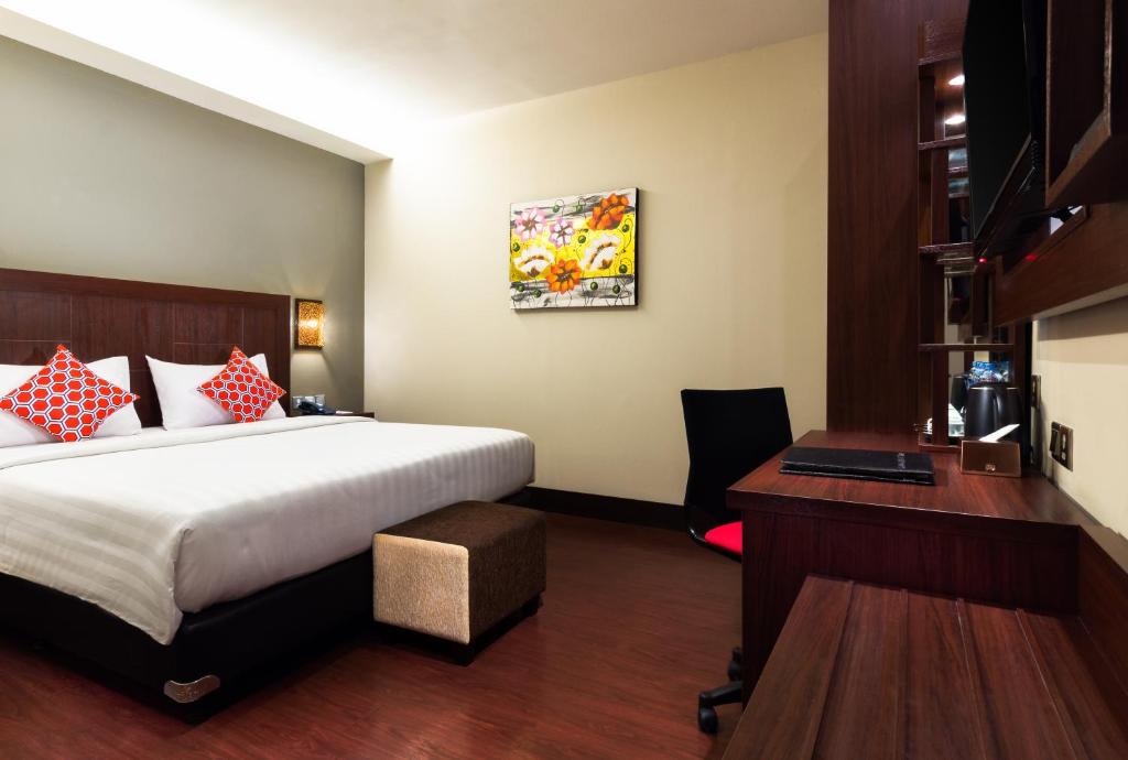 Двухместный (Стандартный номер с кроватью размера «queen-size», без окна), Best Western Senayan