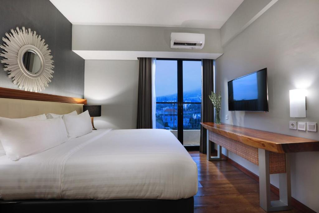 Aston Inn Batu - Tap to explore photos