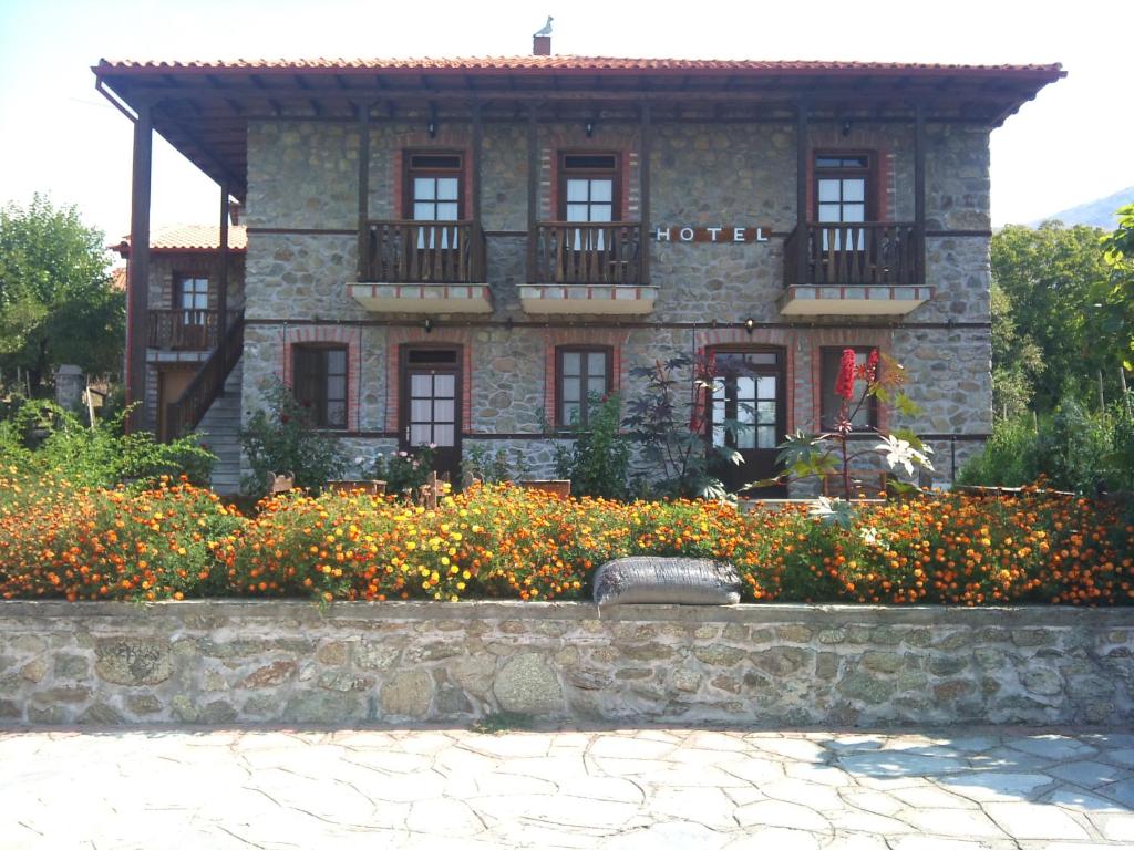 Varnous Hotel photo 3