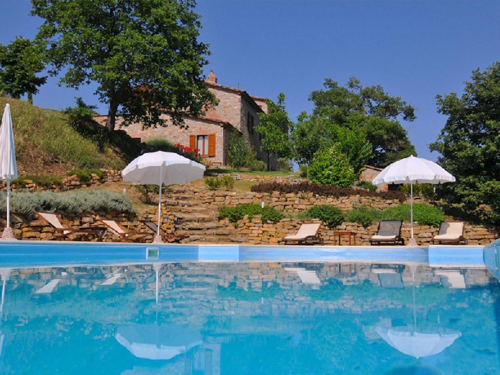 Spacious Villa in Ficulle with Pool