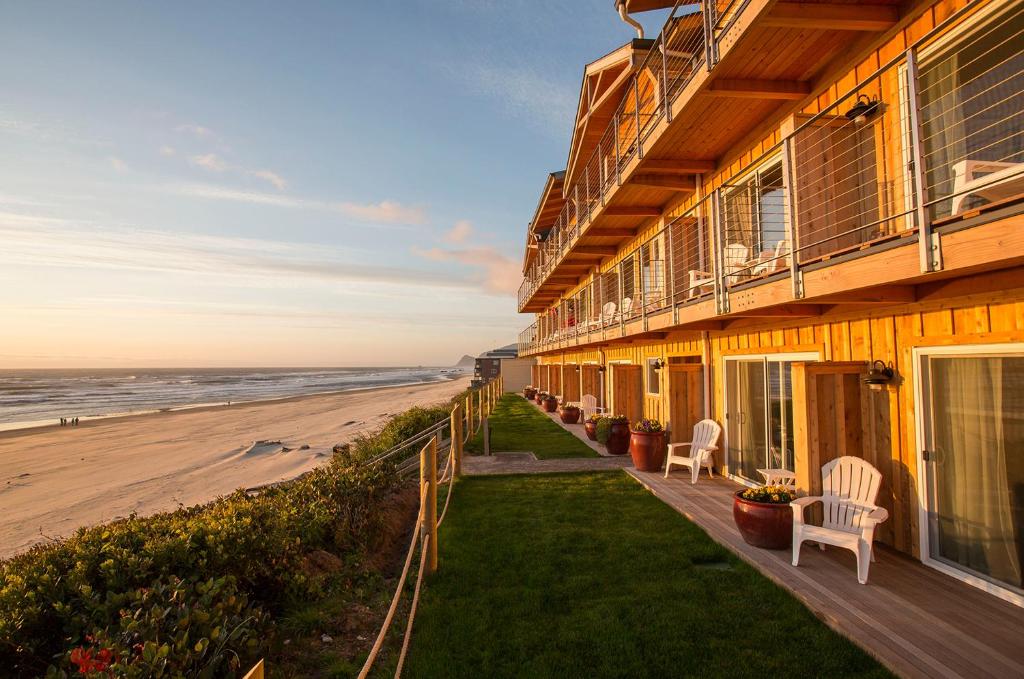 Pelican Shores Inn image