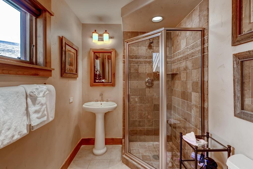 5Br 5Ba Condo, Ski In Out In Arrowhead With Holidays Open! Condo photo 3