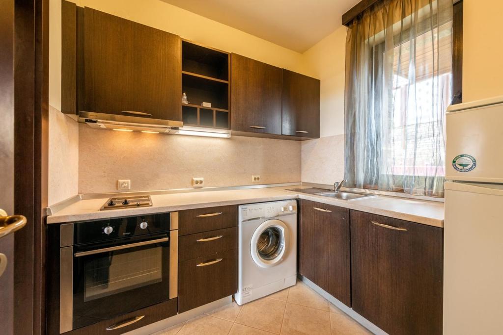 Вилла (Вилла у озера), Pirin Golf & Country Club Apartment Complex