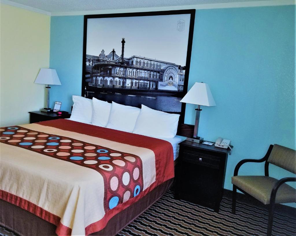 Super 8 by Wyndham Des Moines photo 3
