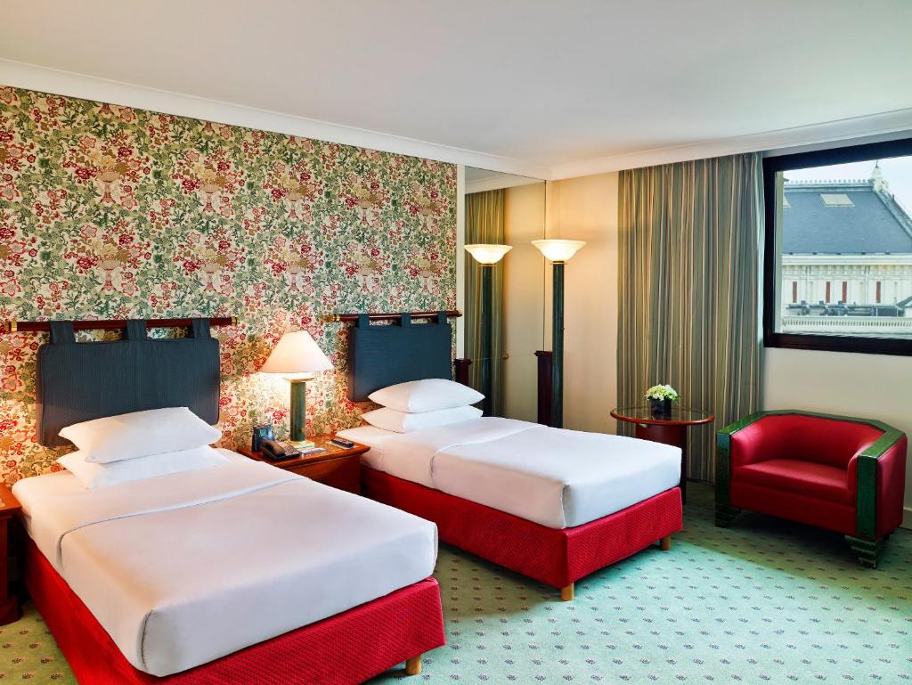 Трехместный (Двухместный номер Делюкс Hilton с 2 отдельными кроватями), Hilton Hanoi Opera