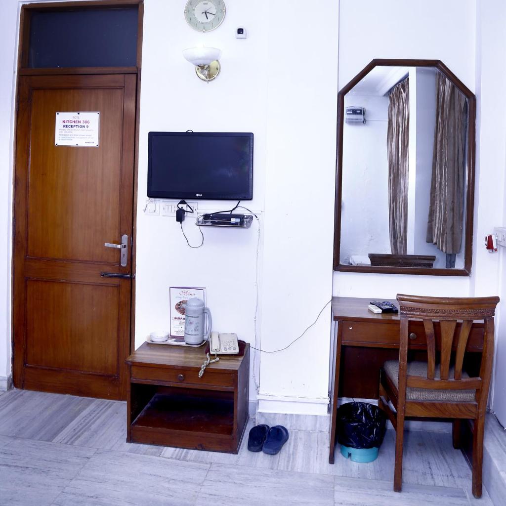 Двухместный (Standard Double Room with complimentary railway station pick up), Batra Holiday Home - Couple Friendly Stays