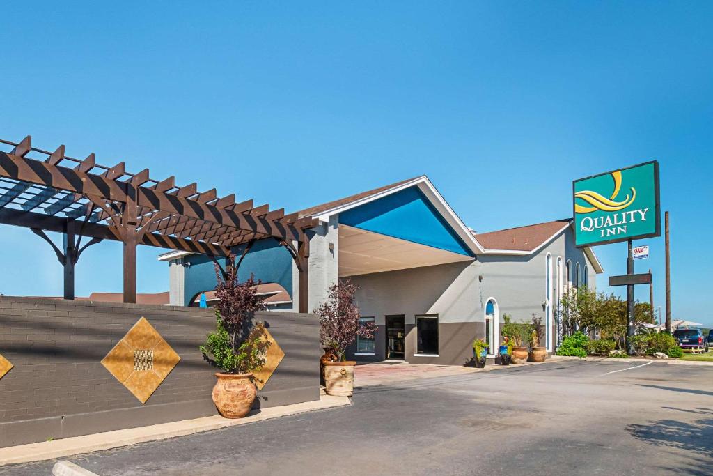 Quality Inn Near Lake Marble Falls image