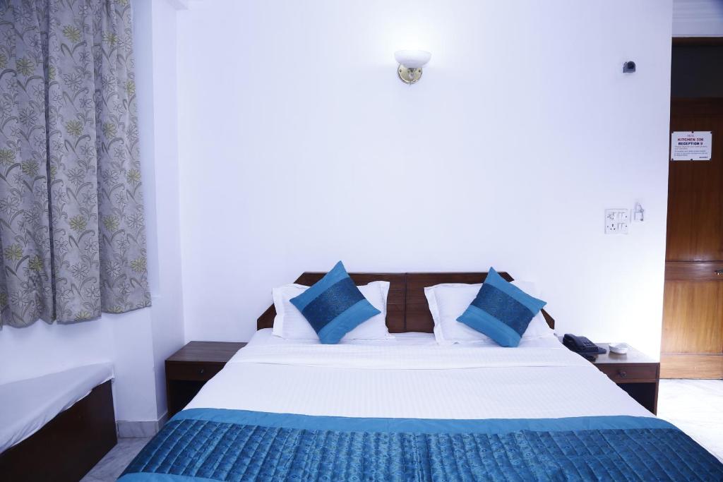 Двухместный (Standard Double Room with complimentary railway station pick up), Batra Holiday Home - Couple Friendly Stays