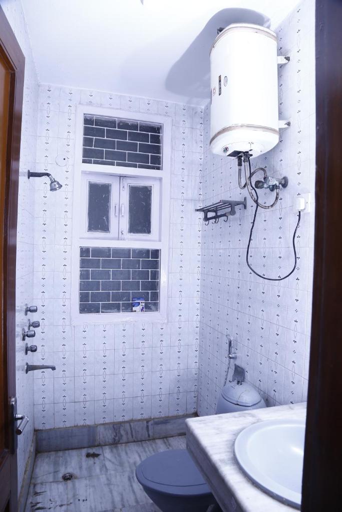 Двухместный (Standard Double Room with complimentary railway station pick up), Batra Holiday Home - Couple Friendly Stays