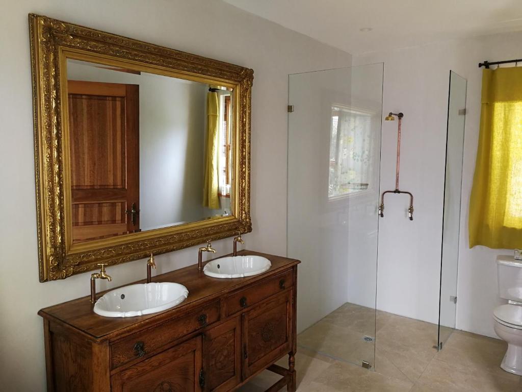 Bakovenbay Luxury Suites photo 2