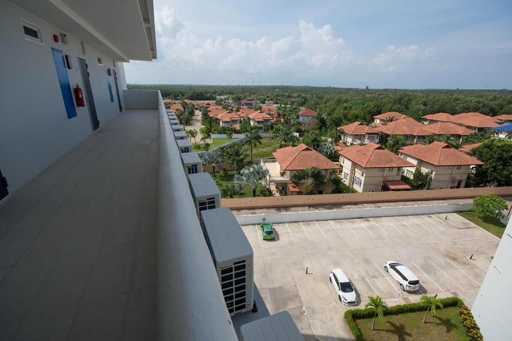 Grandblue Condominium 708 photo 2