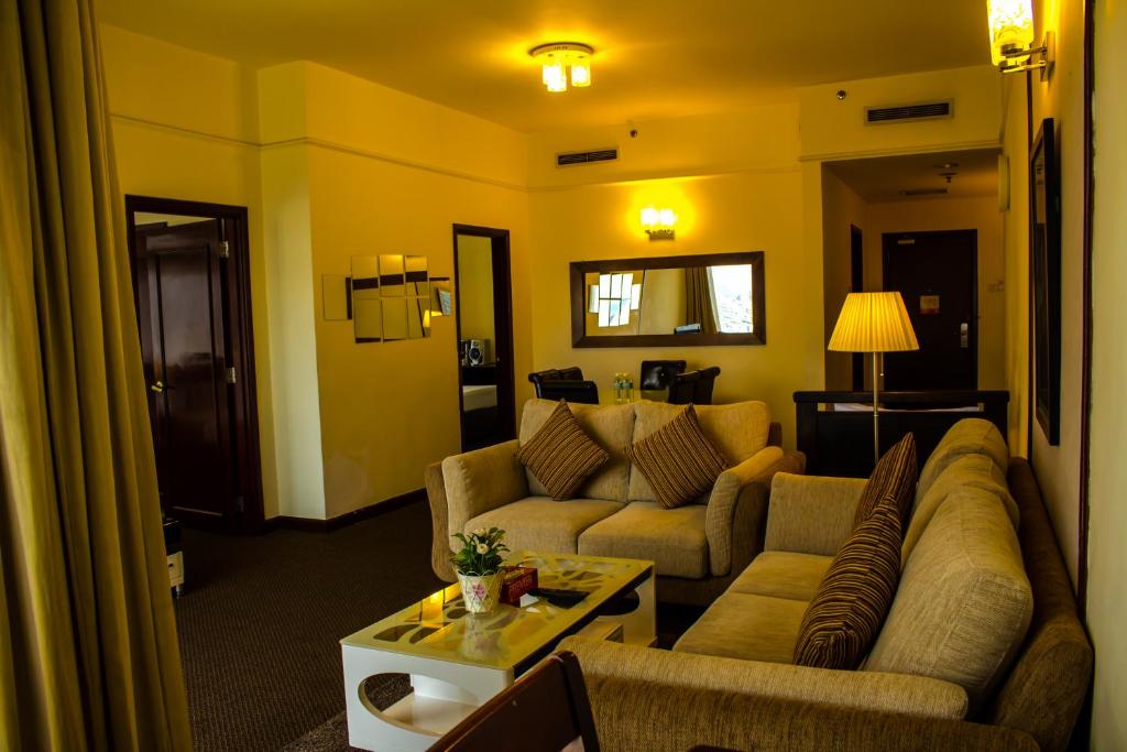 Студио (Номер-студио), ELegant suites at times squear