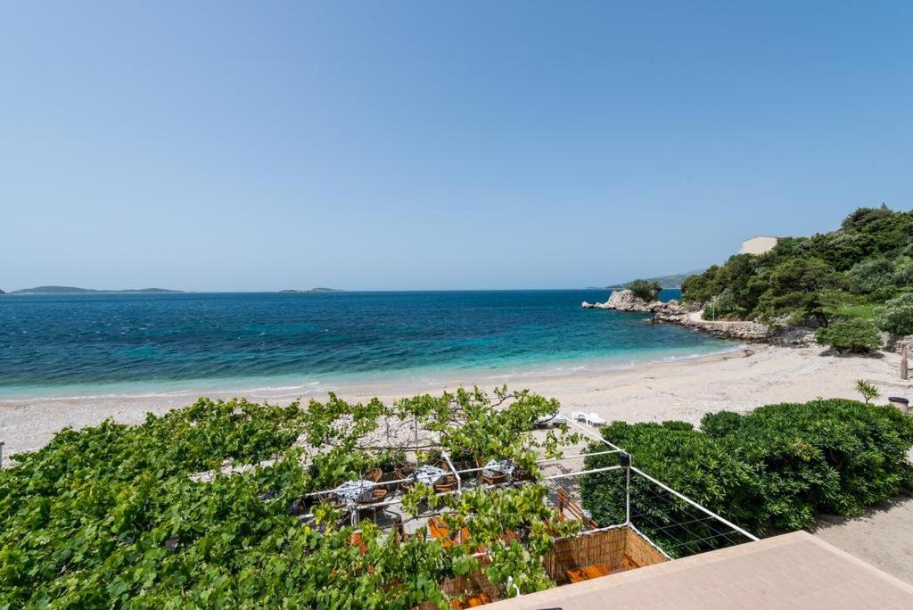 Poseydon Beach Bungalow photo 2