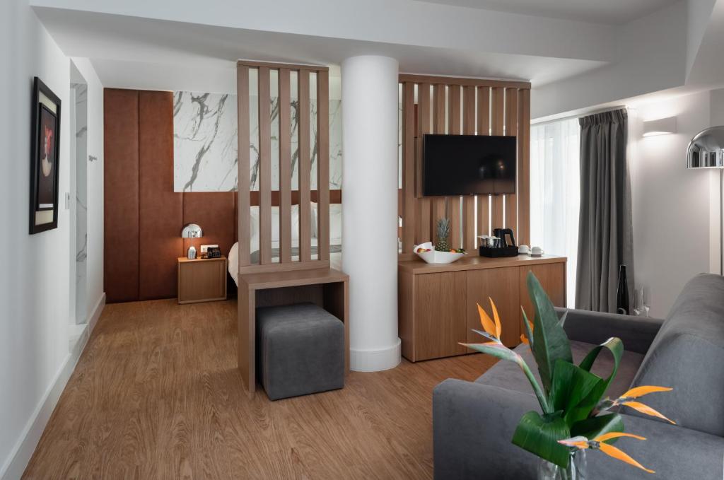 Сьюит (Полулюкс), Elia Ermou Athens Hotel