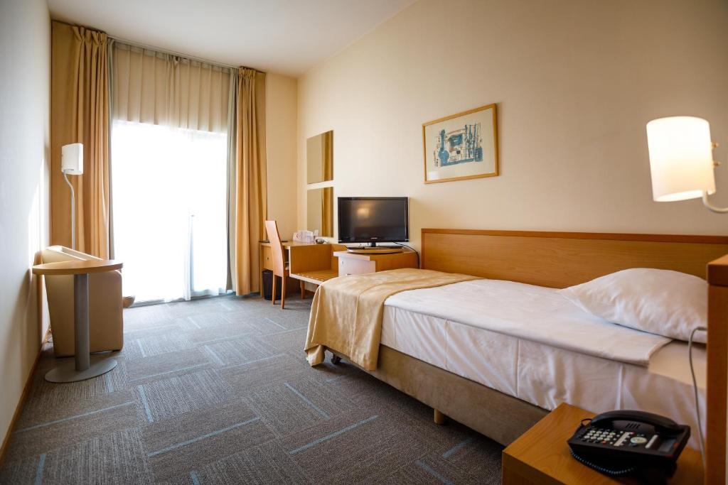 Одноместный (Улучшенный одноместный номер, вид на море), Hotel Jadran