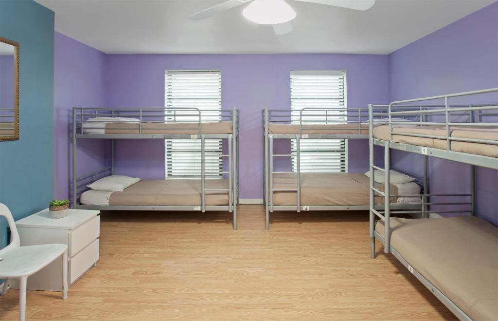 Номер (Кровать в общем 8-местном номере для женщин), Chicago Parthenon Hostel