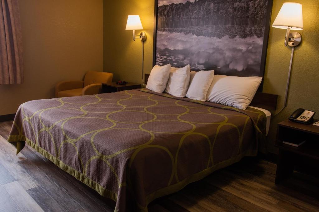 Super 8 by Wyndham Mississauga photo 2