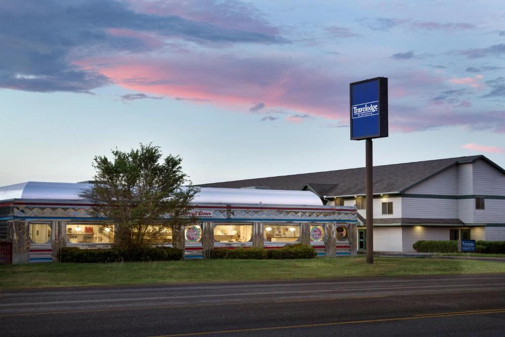 Travelodge by Wyndham Alpine image
