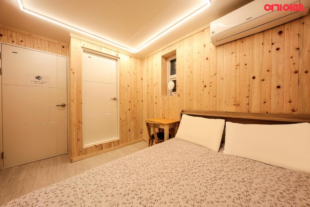 Двухместный (Двухместный номер Делюкс с 1 кроватью), Insadong R Guesthouse