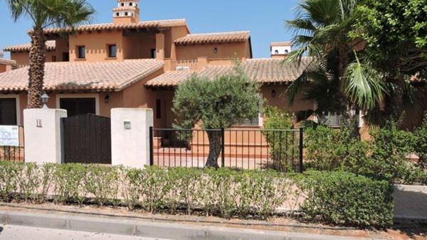 HL025 Luxury 3 bedroom villa with community pool photo 3