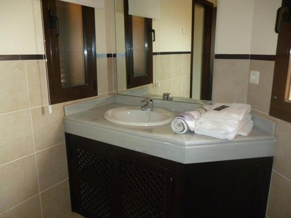 HL003 Luxury 3 Bedroom Detached villa with Private pool photo 4