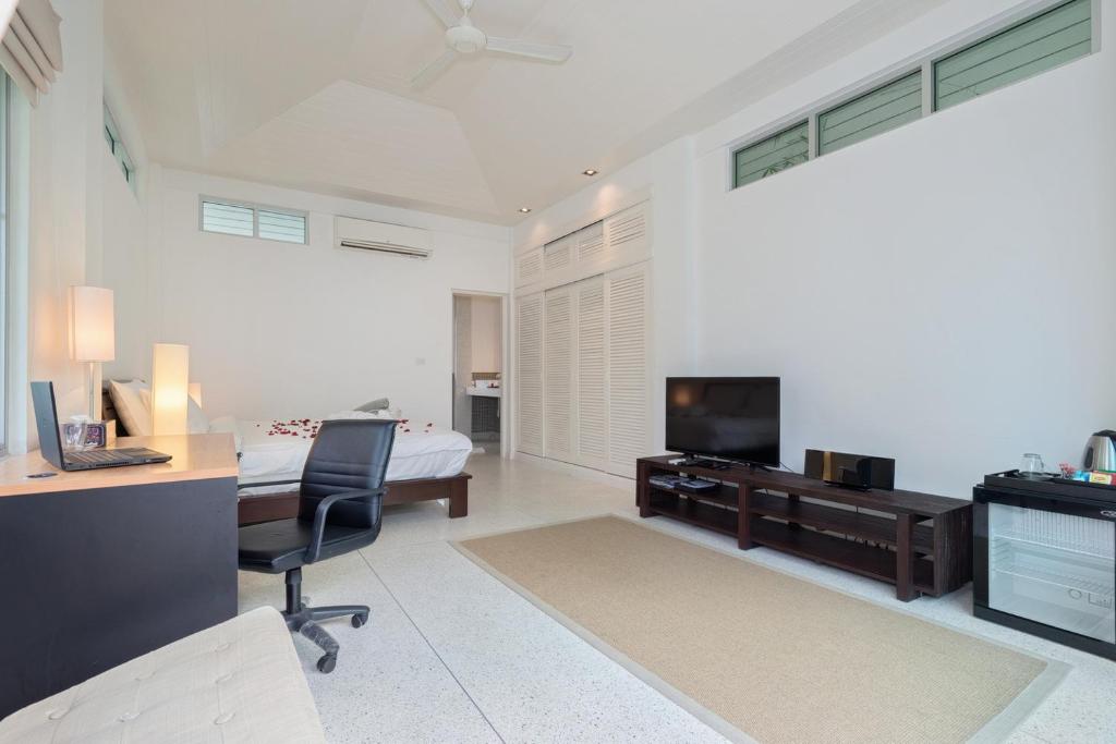 Ban Mok Talay Beachfront Villa photo 4