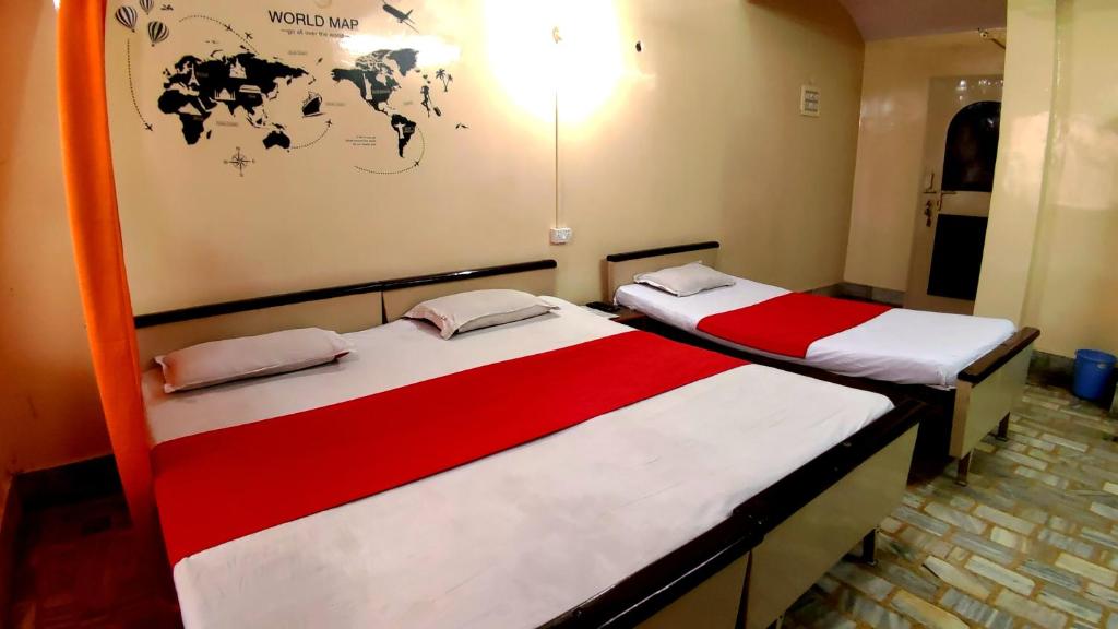Трехместный (Трехместный номер Делюкс), City Hotel